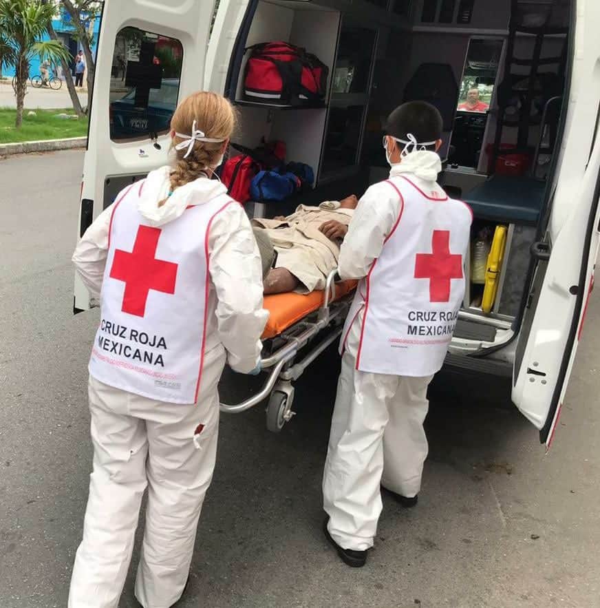 Hombre se encuentra grave tras recibir descarga eléctrica en Cancún