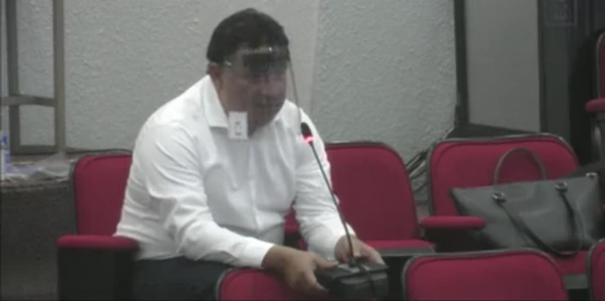 Entre cubrebocas y mascarillas, 64 días después, reanudan sesión de Congreso