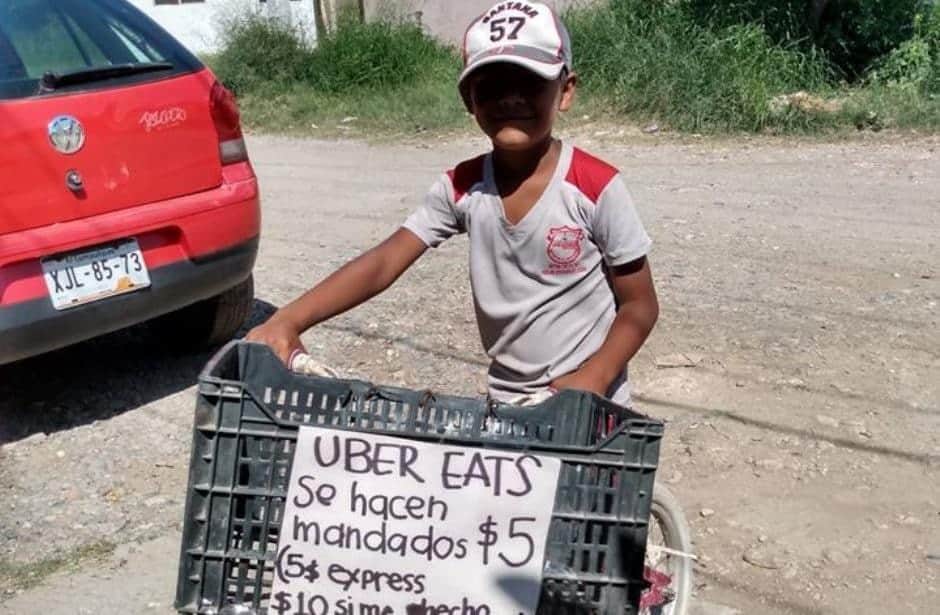 Niño se hace viral por hacer mandados al estilo "Uber Eats" y cobrar cinco pesos