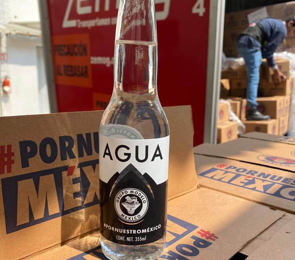 ¡Botellas de cerveza con agua! Grupo Modelo hace donación a médicos que atienden Covid-19