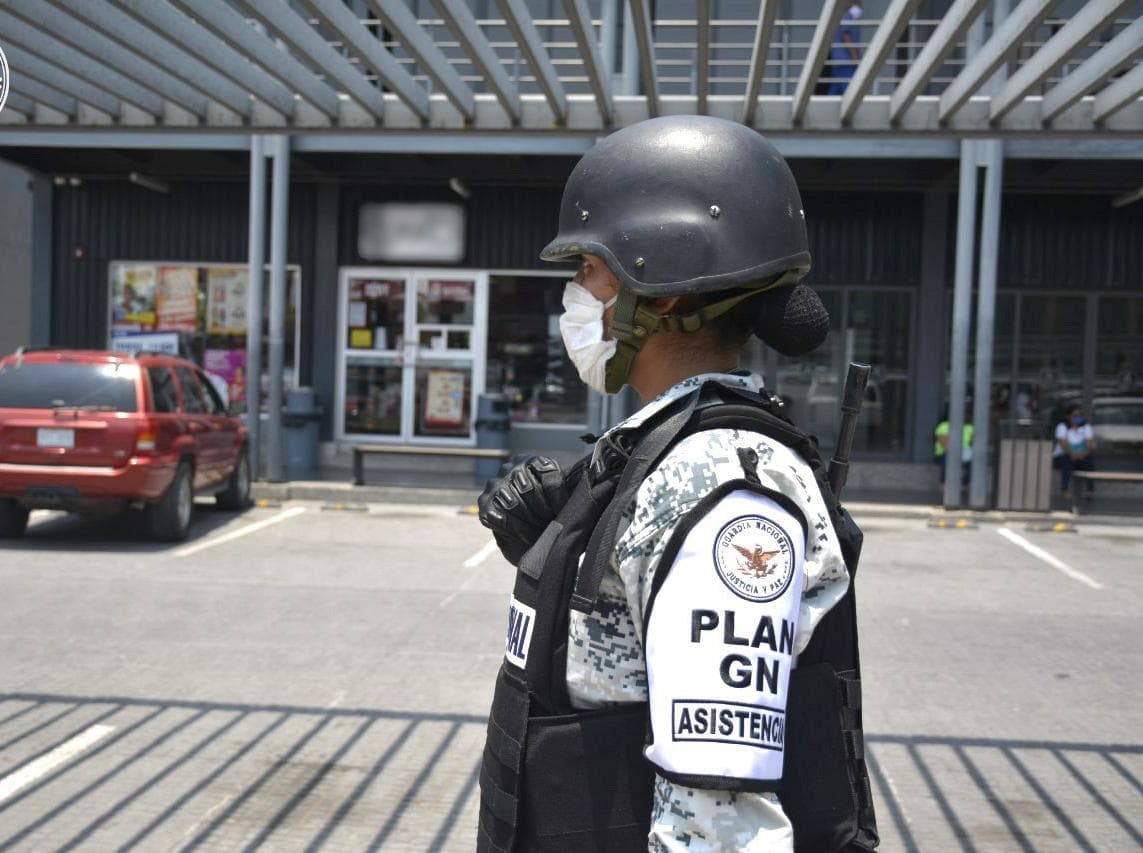 Detienen a elemento de Guardia Nacional y a policía municipal de Chetumal por intento de robo