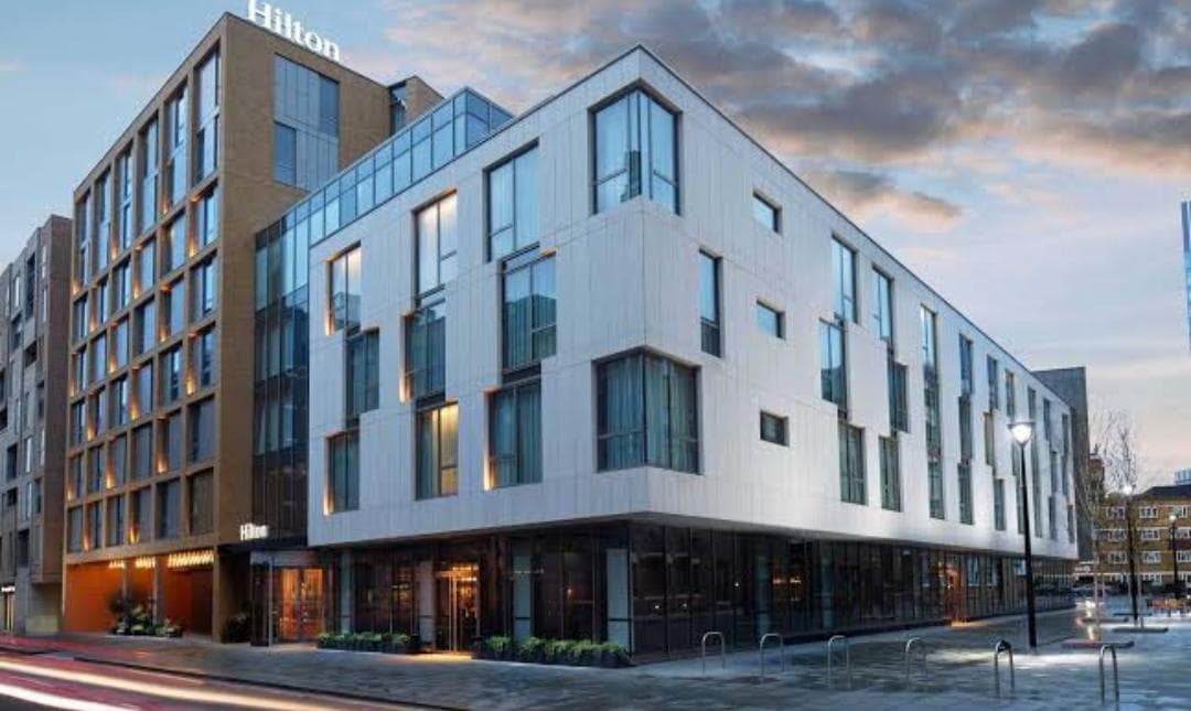 Hoteles abrirán en Reino Unido a partir de julio; quien llegue de fuera, 14 días en cuarentena