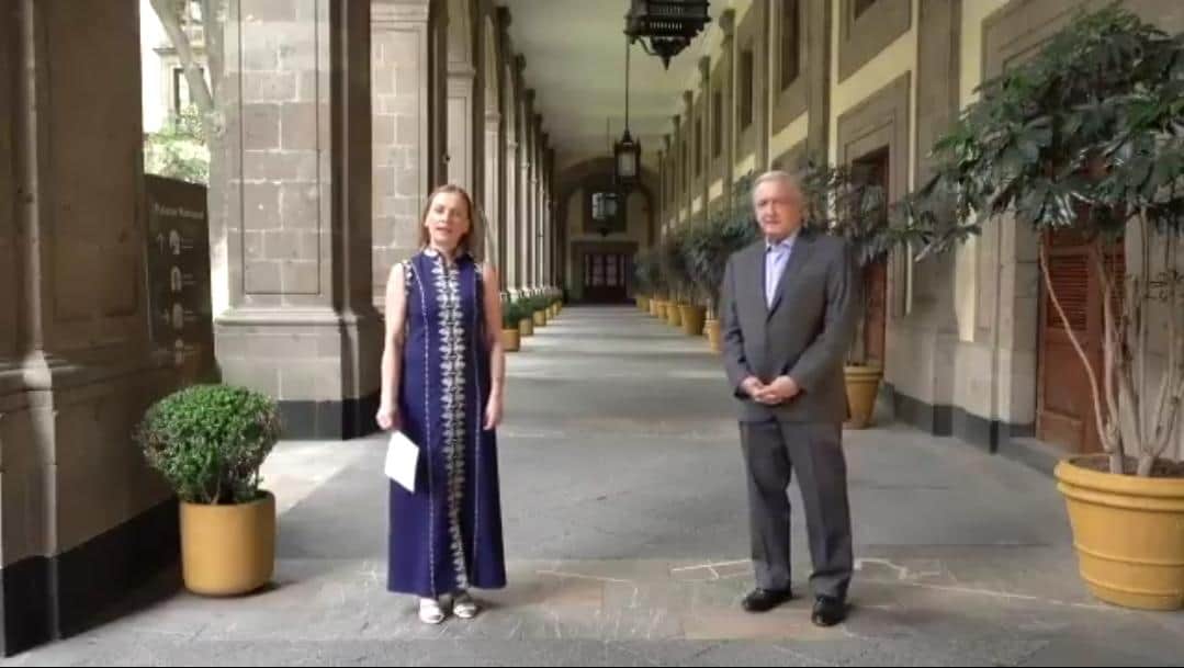 Video: AMLO y Beatriz Gutiérrez Müller felicitan a las madres de México