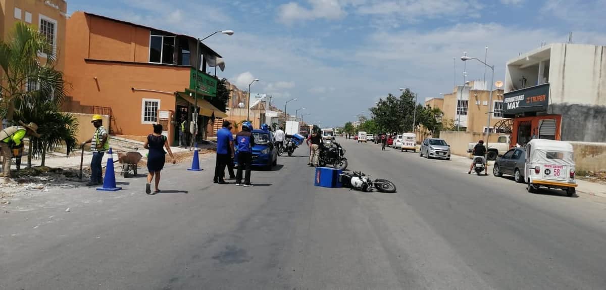 Derrapa pizzero por imprudencia de mototaxista