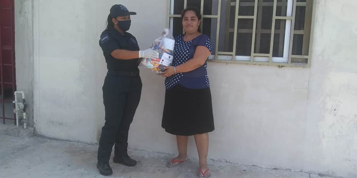 Policías de Solidaridad donan despensas a familias afectadas por contingencia