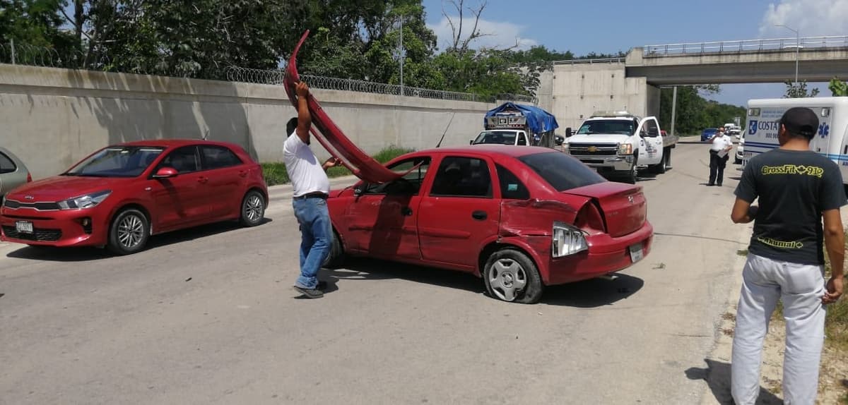 Atienden a mujer embarazada tras accidente automovilístico en Playa del Carmen
