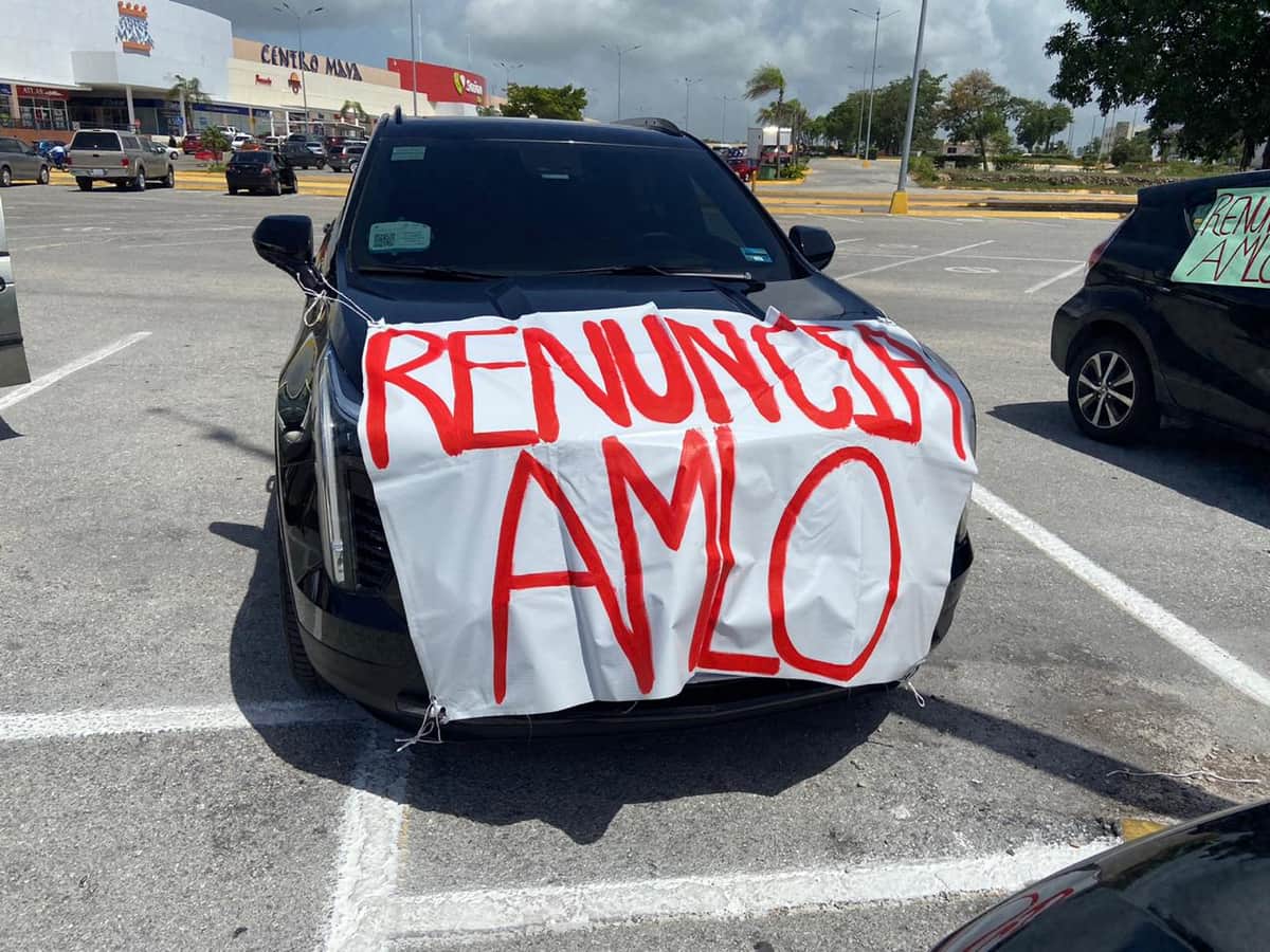 VIDEOS: Se manifiestan nuevamente contra AMLO en Playa del Carmen