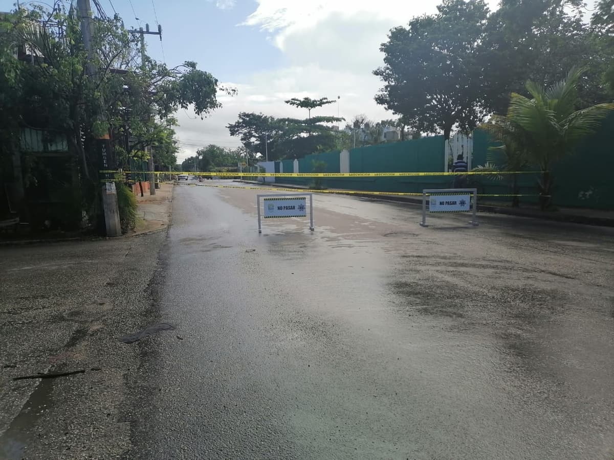 Cierran vialidad en Tulum, por miedo a socavón