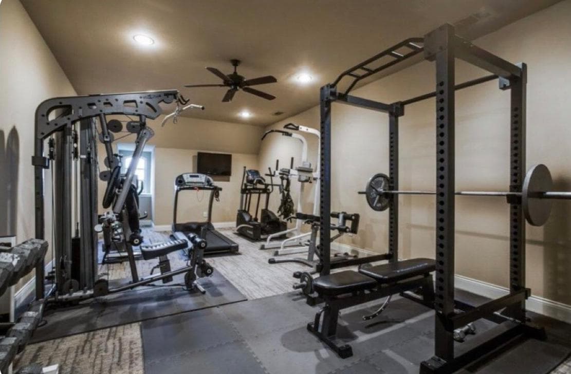 Gimnasios y albercas seguirán sin operar, asegura López-Gatell