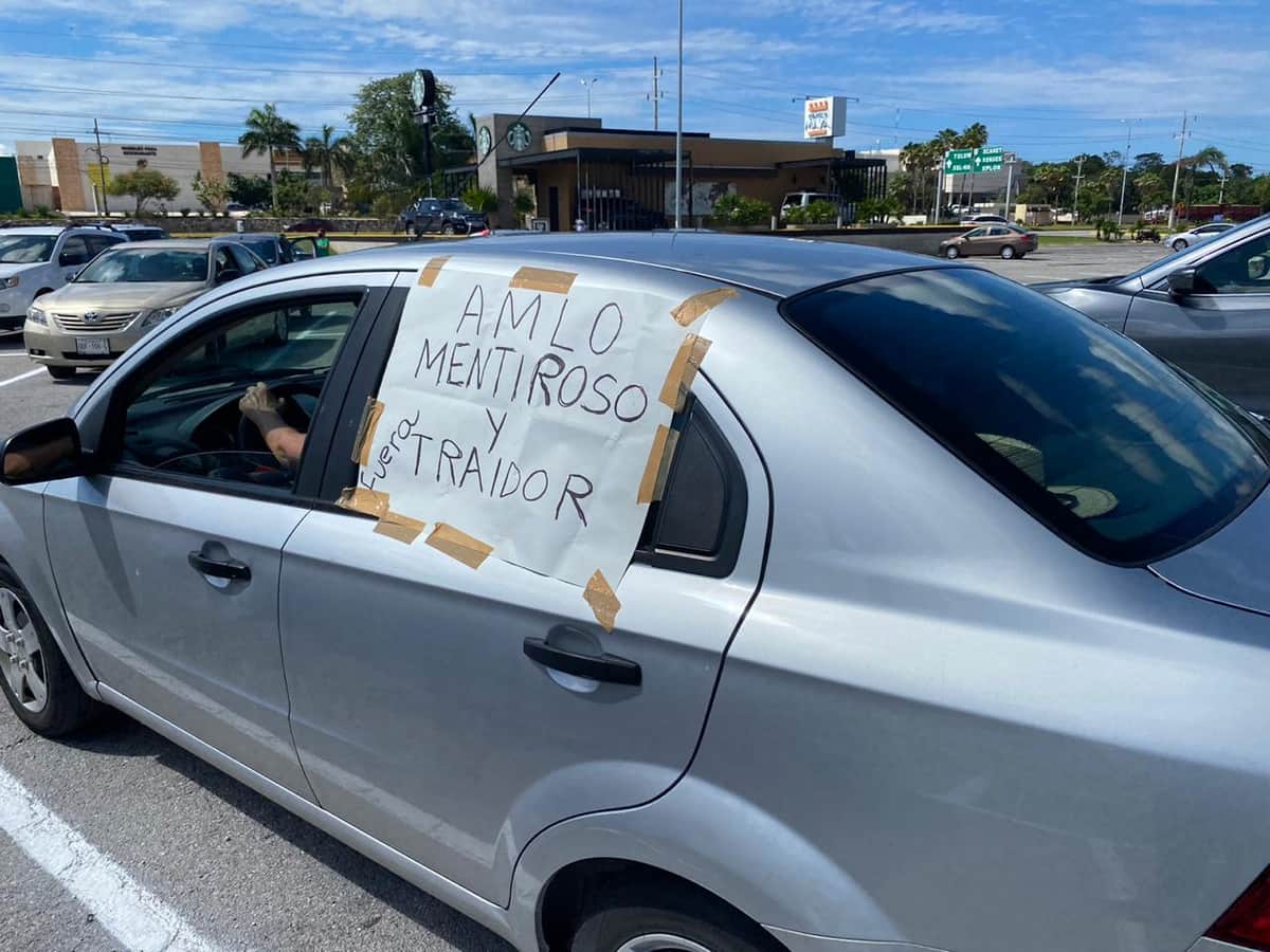 Aproximadamente 100 automovilistas de FRENAAA se manifiestan en Playa del Carmen