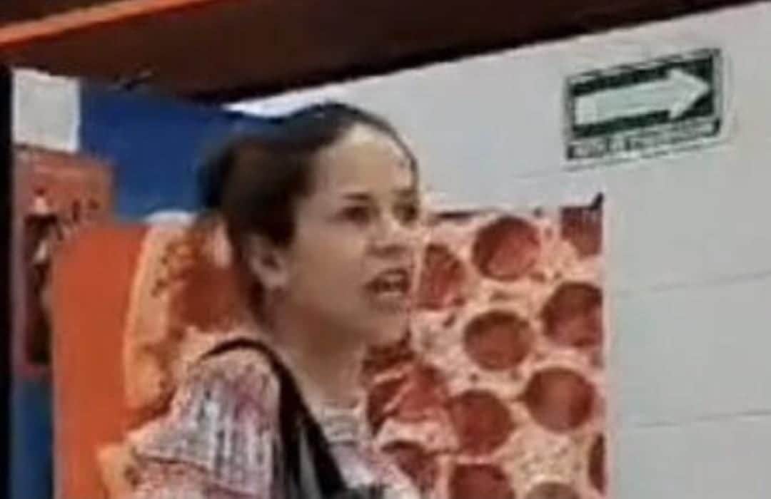 Video: Mujer que agredió a empleados de pizzería es renombrada como #LadyPoderoso
