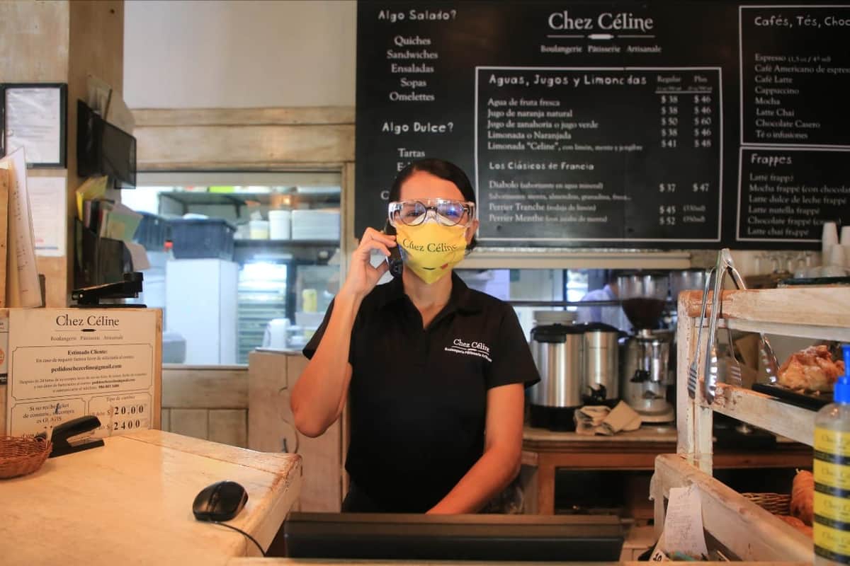 Con orden y estrictas medidas de salud abren comercios en Solidaridad