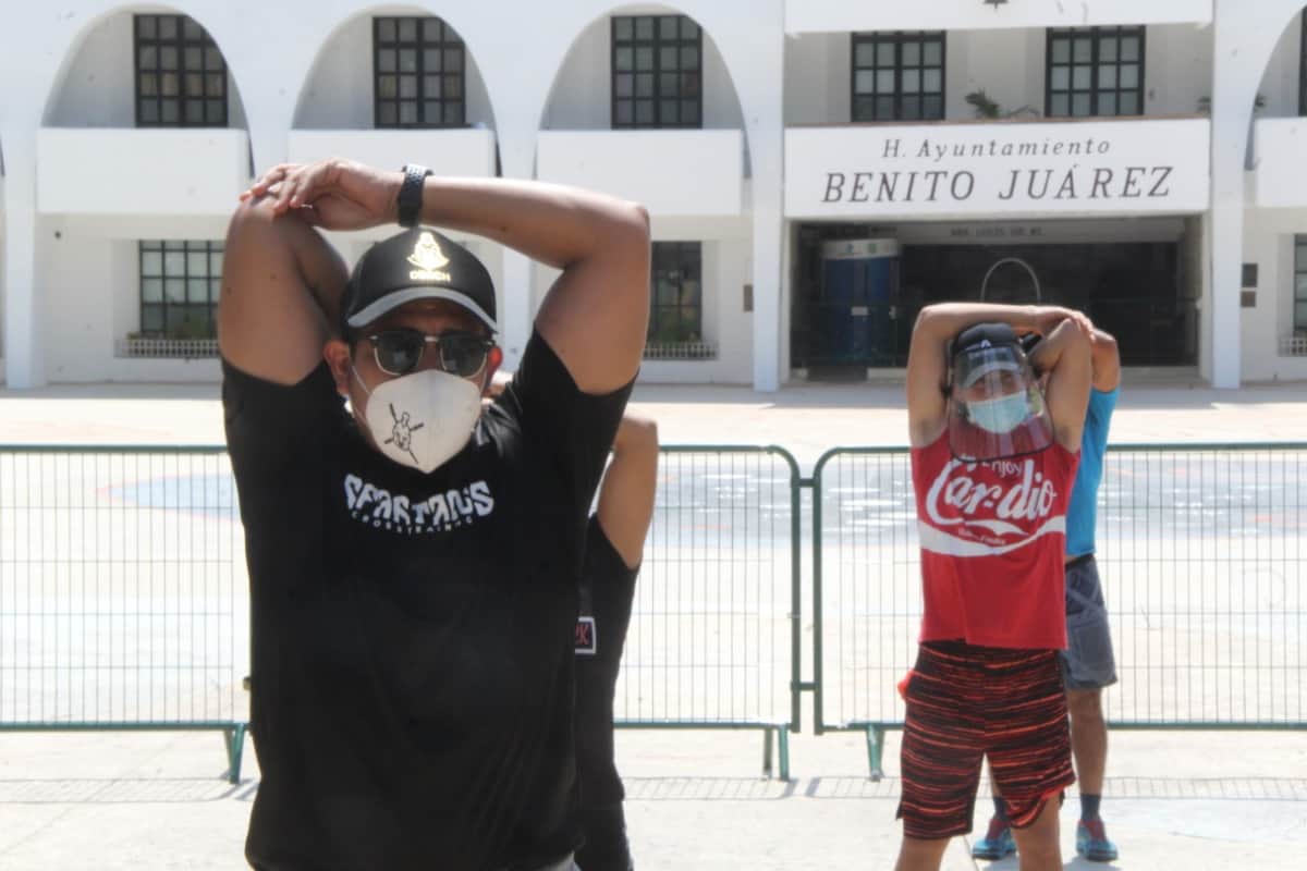 Con entrenamiento masivo, 'crossfiteros' se manifiestan en Plaza la Reforma Cancún