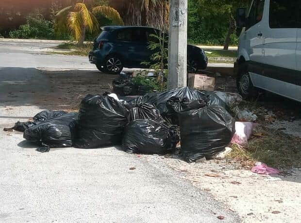 ¡Otra vez la basura es un problema en Cancún! Van contra concesionaria