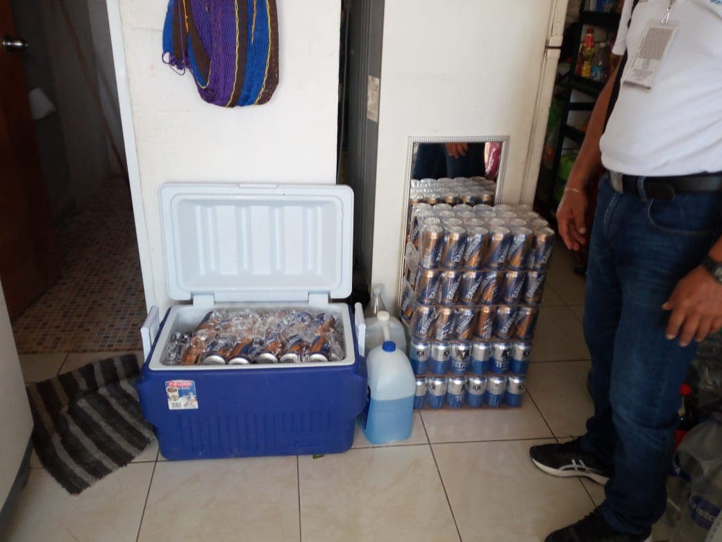 Decomisan alcohol de venta clandestina en Chetumal y Lázaro Cárdenas