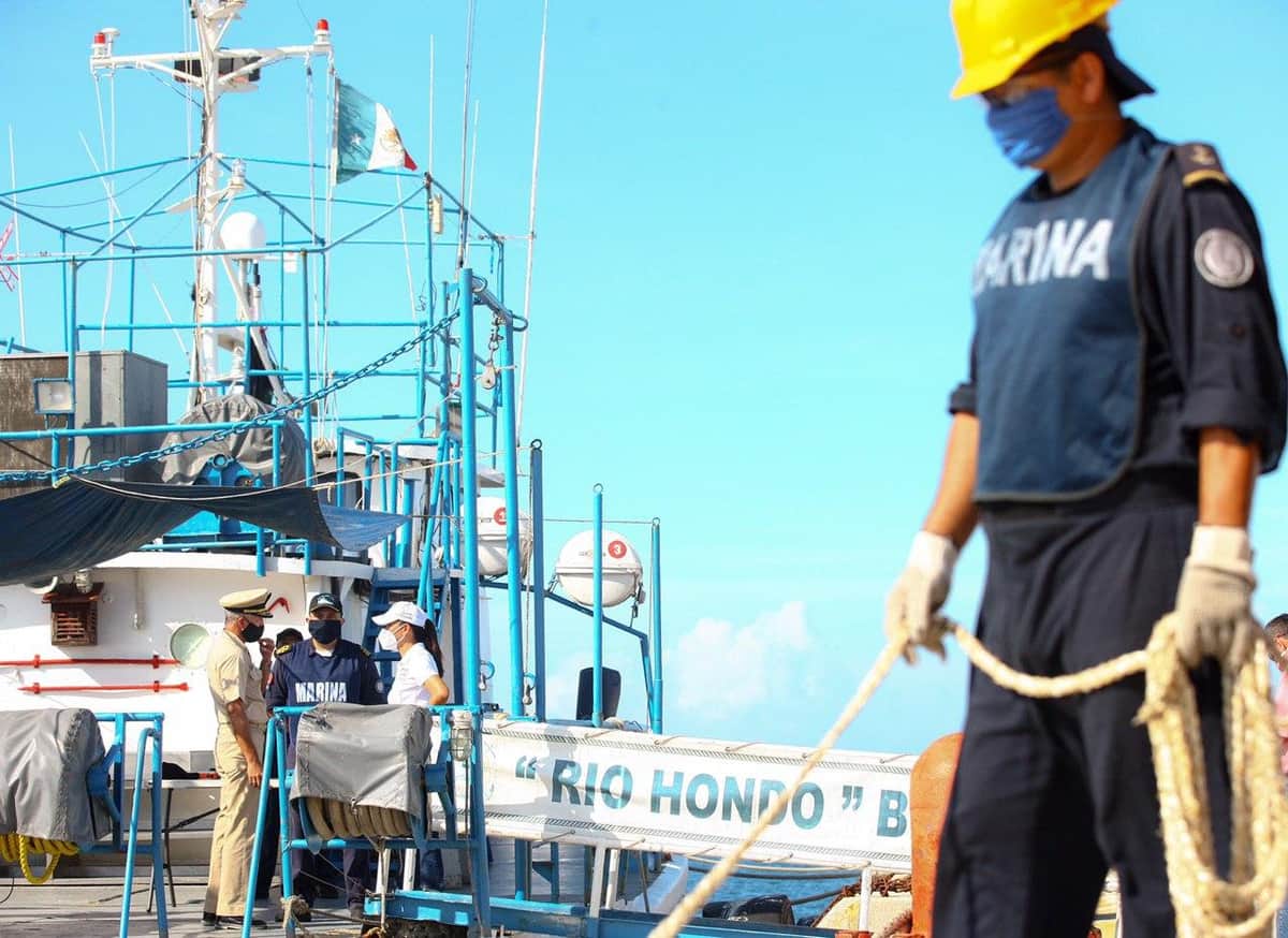 Limpieza de sargazo en Puerto Morelos se realiza junto a SEMAR y el Gobierno del Estado