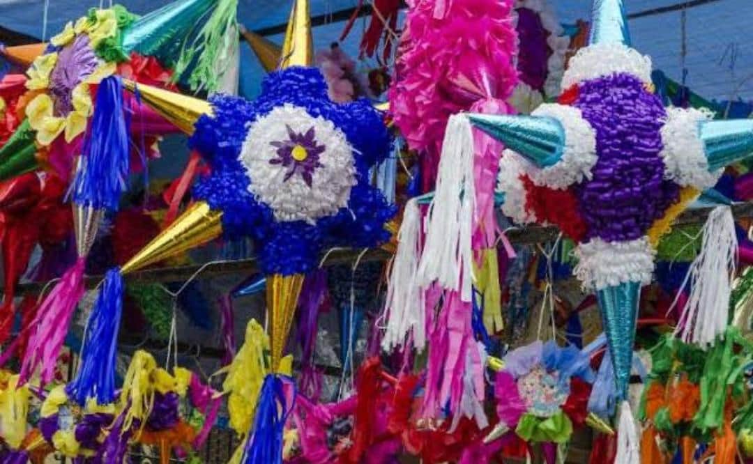 Familia intercambia piñatas por despensas para sobrevivir a la pandemia