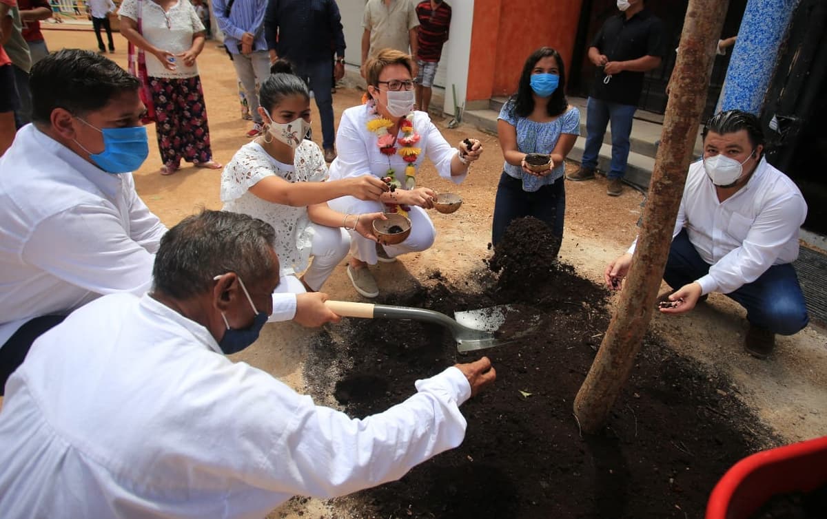 Quinta Avenida da la bienvenida a sus primeros árboles, con la ceremonia Pak'al ché