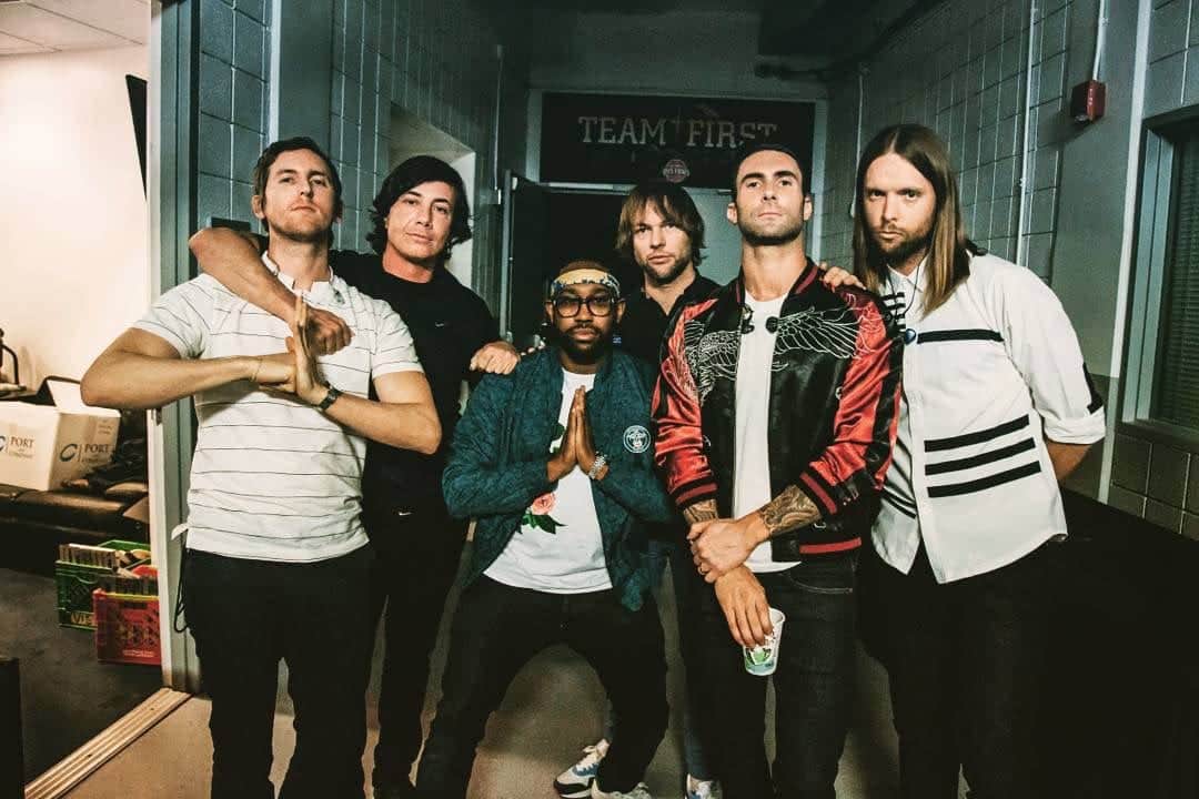 Arrestan a miembro de Maroon 5 ¡por violencia doméstica!