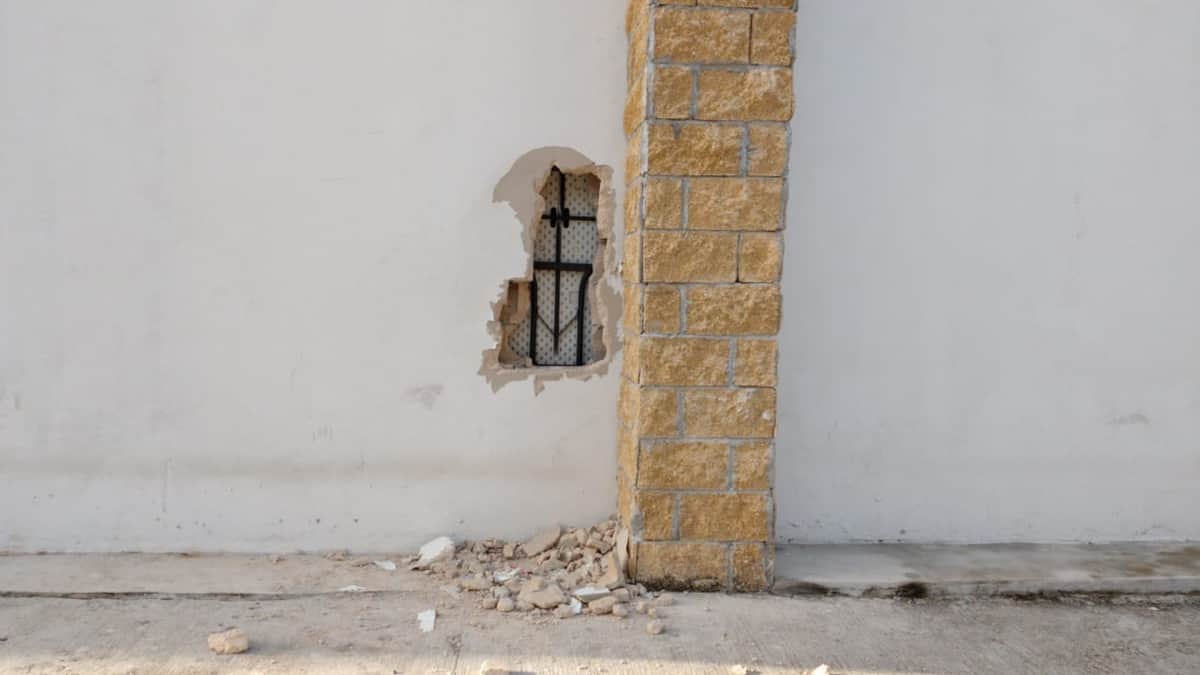 Ladrones hicieron un boquete para robar casa de empeño en Cancún