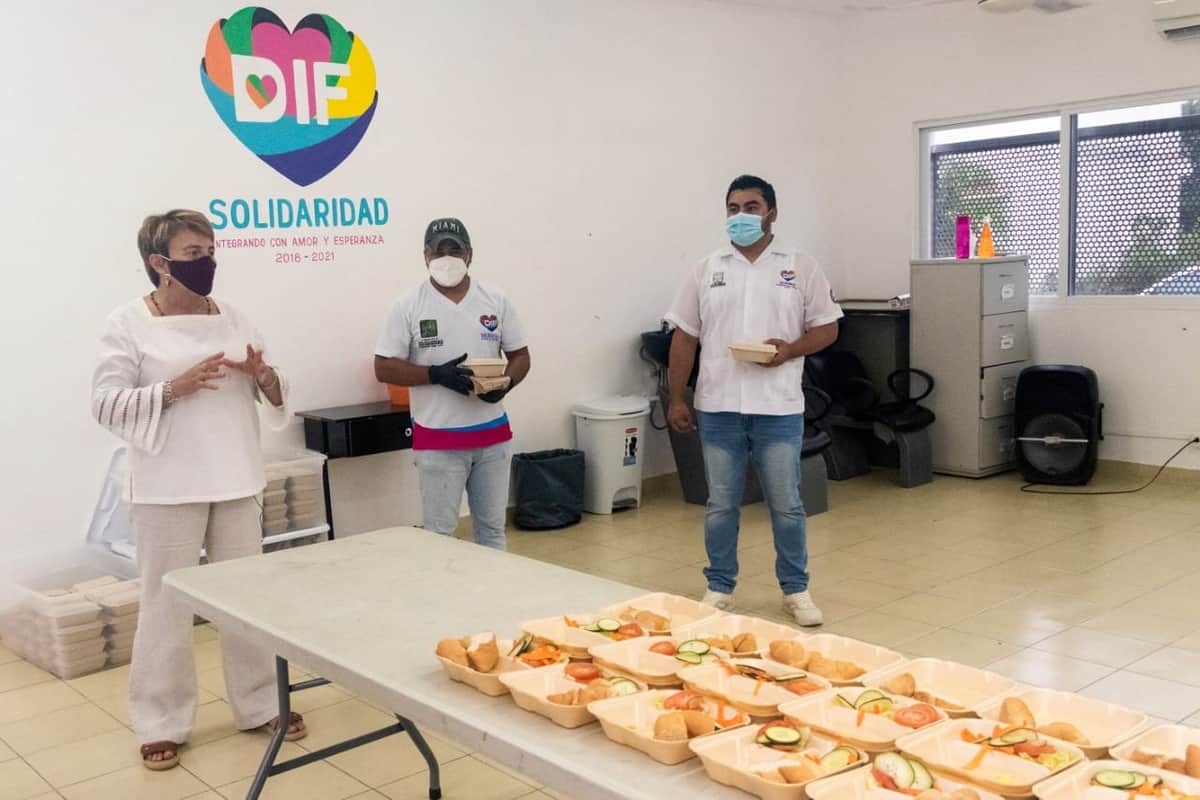 Continúa entrega de alimentos gratuitos en Playa del Carmen por pandemia