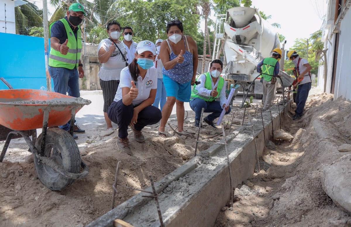 Supervisan avances en las obras de pavimentación en Puerto Morelos