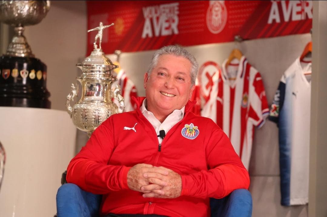 Presentan a Víctor Manuel Vucetich como nuevo entrenador de las Chivas