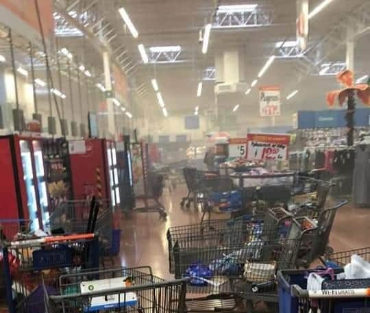 Evacúan Walmart de Chetumal por conato de incendio
