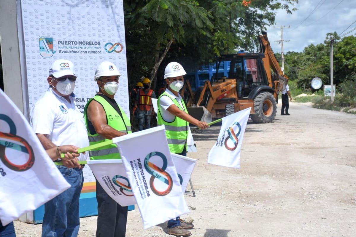 Inicia pavimentación en la prolongación de la avenida Vallarta en Puerto Morelos