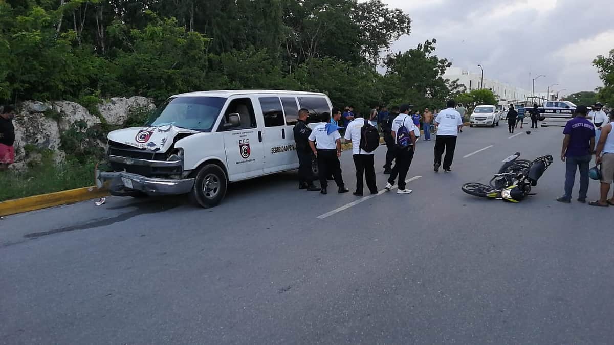 ¡Se estampan! Bajo influjos del alcohol provocan accidente en Playa del Carmen