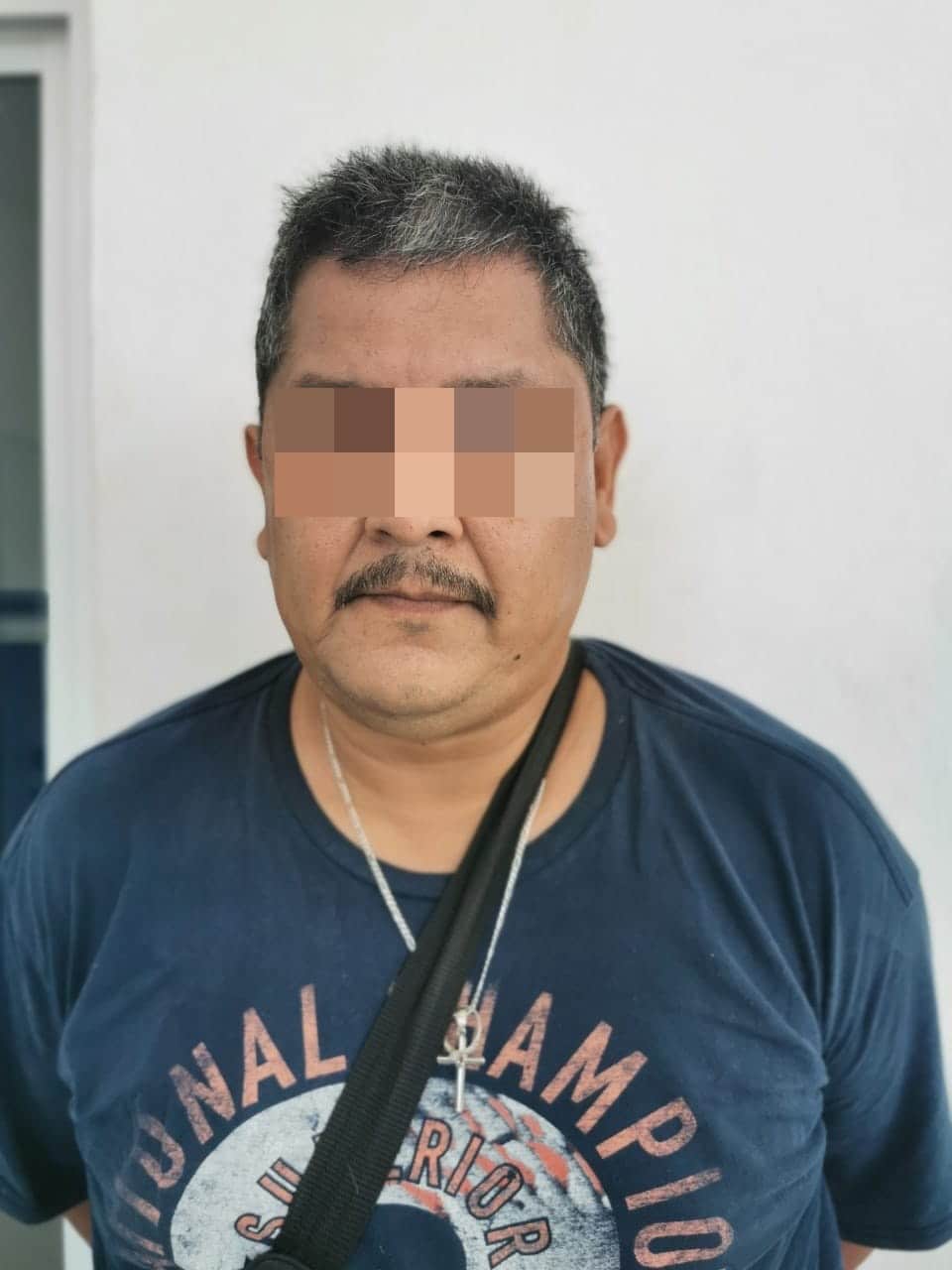 Sujeto se paseaba con un arma en Playa del Carmen y lo detienen