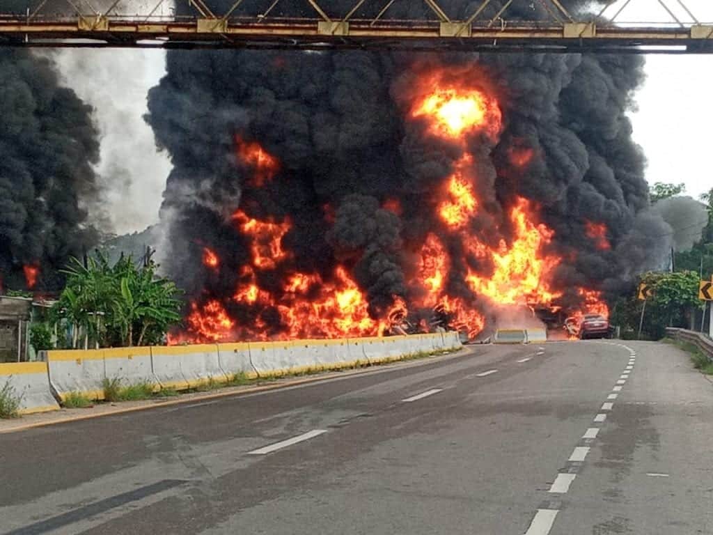 Explosión de pipa de combustible en Tabasco dejó 4 muertos y varios heridos