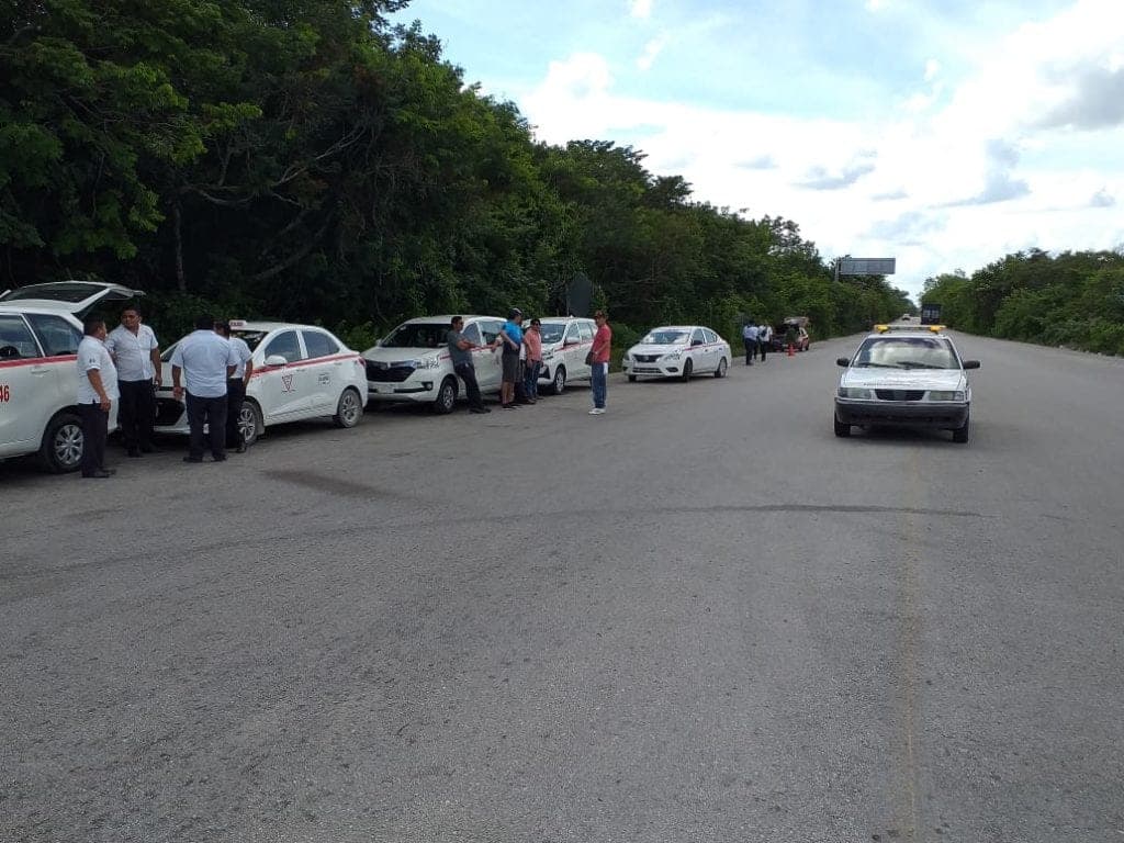 Disputa entre taxistas de Tulum y Valladolid; turismo 'paga los platos rotos'