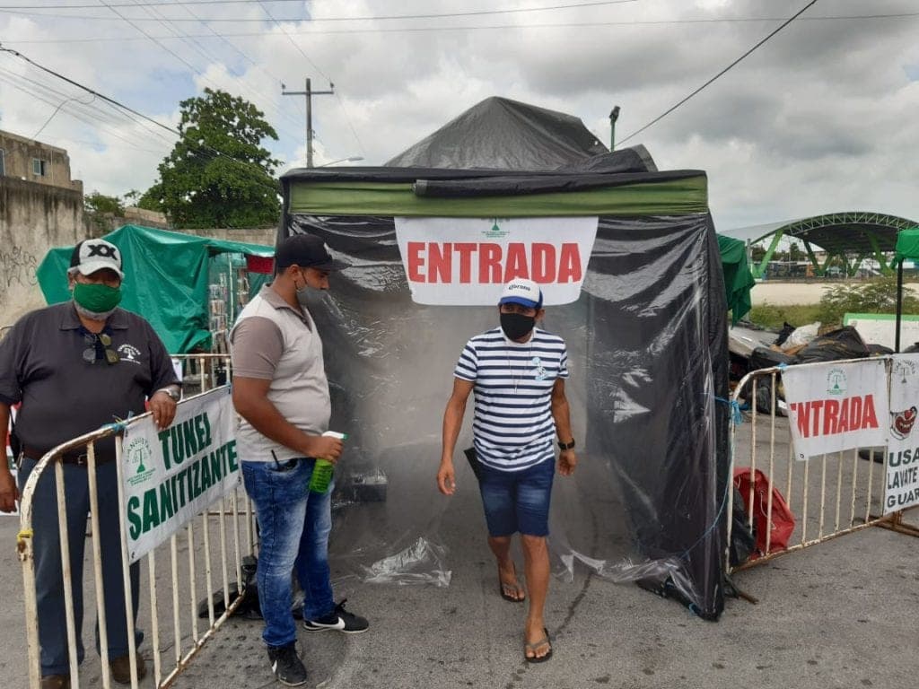 Capacitan a tianguistas sobre medidas para prevenir el COVID-19