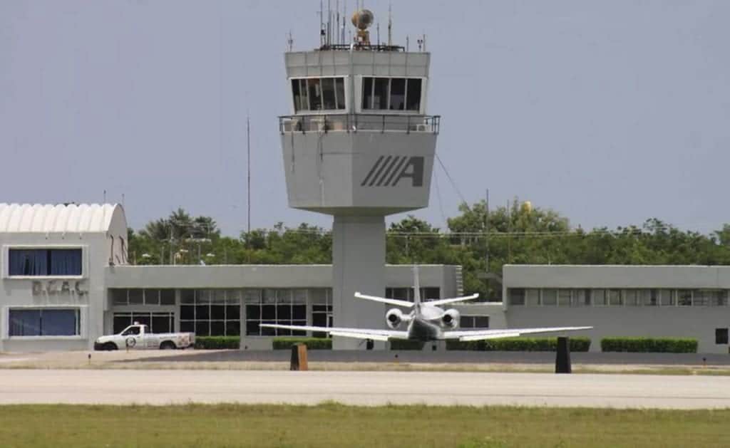 ¡Corrupción en aeropuerto de Chetumal! Escapa piloto y abandona avioneta