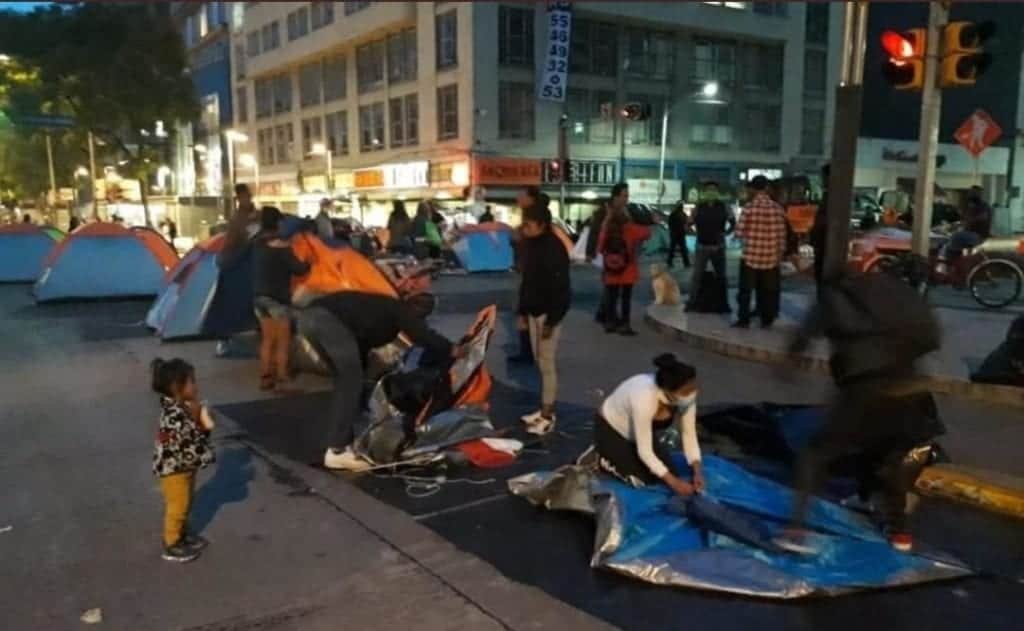 Personas en situación de calle se llevan casas de campaña vacías de FRENA