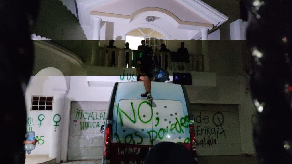 Feministas toman sede de Derechos Humanos en Cancún