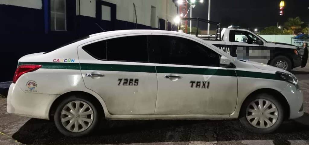 Agarran a taxista con un machete en Cancún