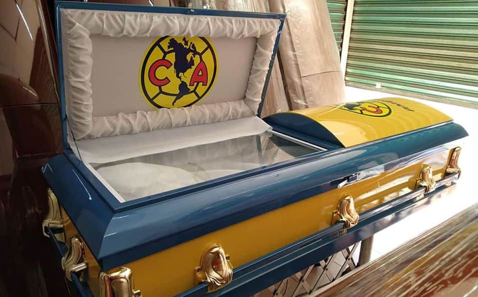 Venden ataúdes con logotipo del América y se viralizan