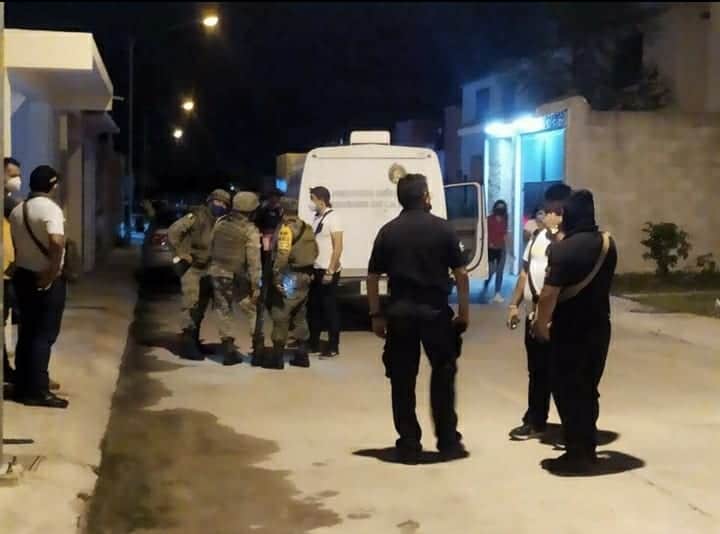 Registran ataque a balazos frente a casa de policía en Cozumel