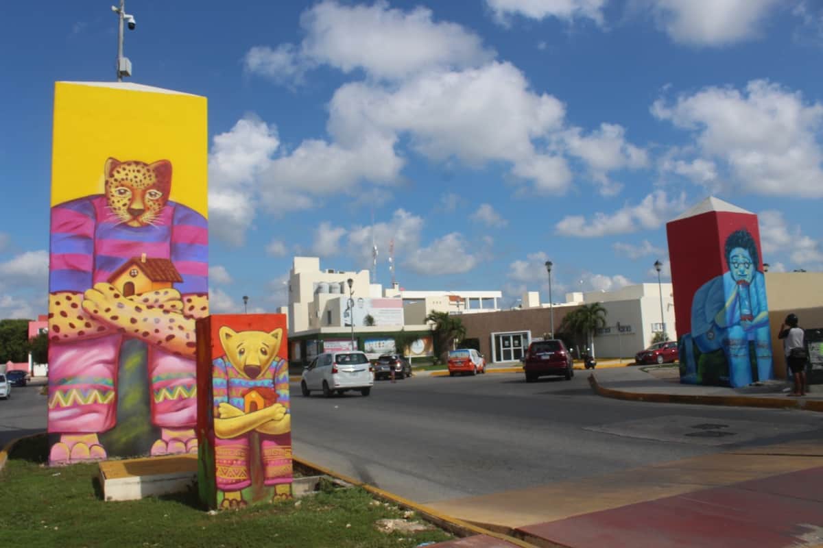 Galería: Embellece artista la entrada a Villas del Sol