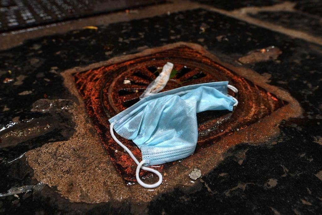 Cubrebocas tardan hasta 450 años en degradarse