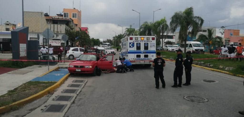 Hombre muere de infarto mientras manejaba en Playa del Carmen