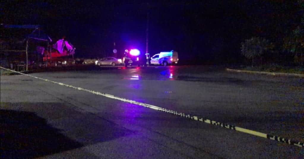 Sicarios abandonan cabeza y torso humano, frente a fraccionamiento de Cancún