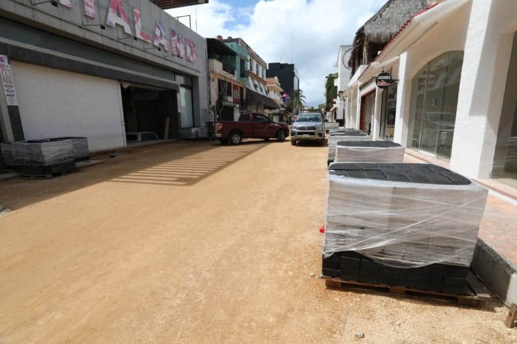 Gobiernos de Quintana Roo y Solidaridad trabajan para acelerar remodelación de la Quinta Avenida