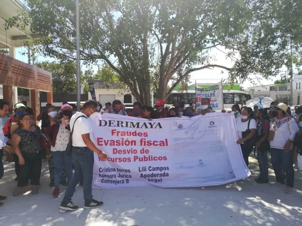 Batucadas y protestas durante visita de AMLO a Playa del Carmen