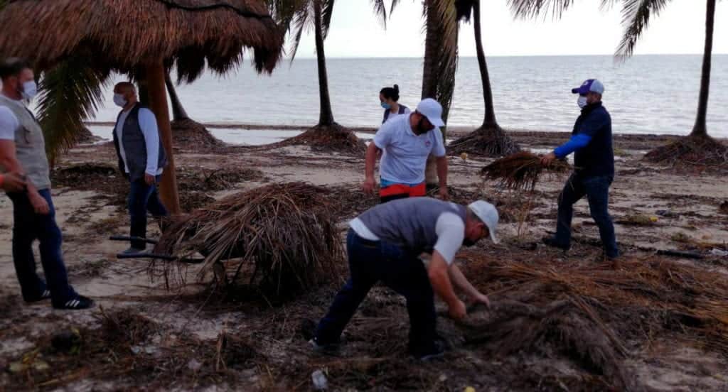 Galería: Retiran más de 250 toneladas de desechos y 300 árboles caídos en Cancún