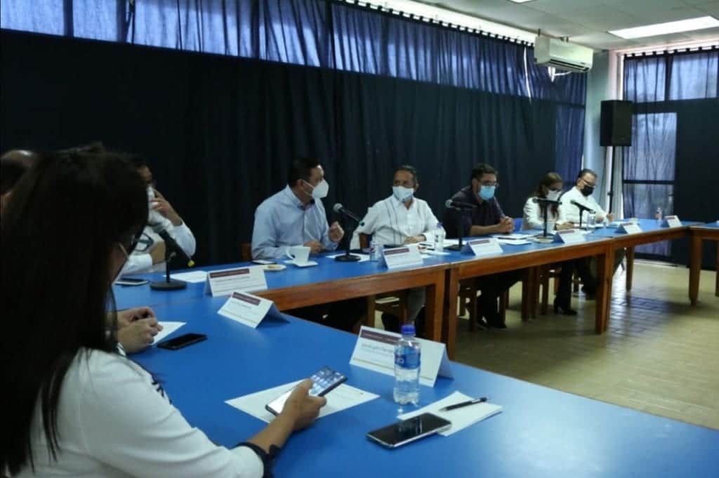 Titular de la SEDATU analiza el proyecto Tren Maya con gobernador y alcaldes de Quintana Roo