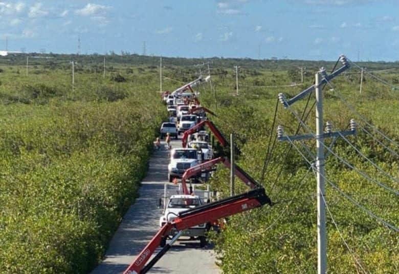 Continúan trabajos de la CFE para restablecer energía eléctrica en Quintana Roo