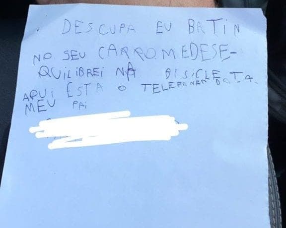 ¡Emotivo! Niño golpeó con su bicicleta un automóvil y dejó una nota pidiendo perdón